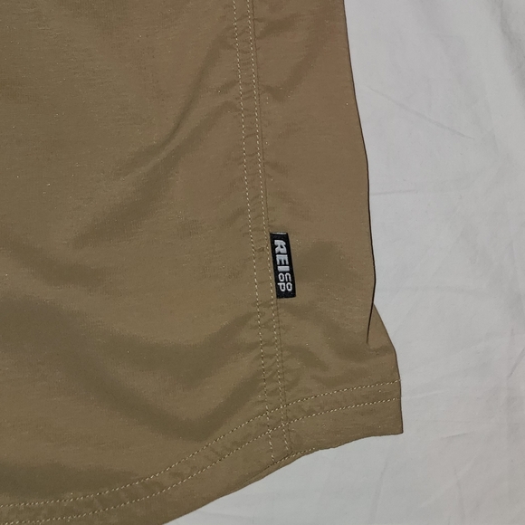 REI Co-op Shirt Mens Sahara Tech Vented Roll Tab Outdoor Camping Lightweight Tan - Picture 3 of 9